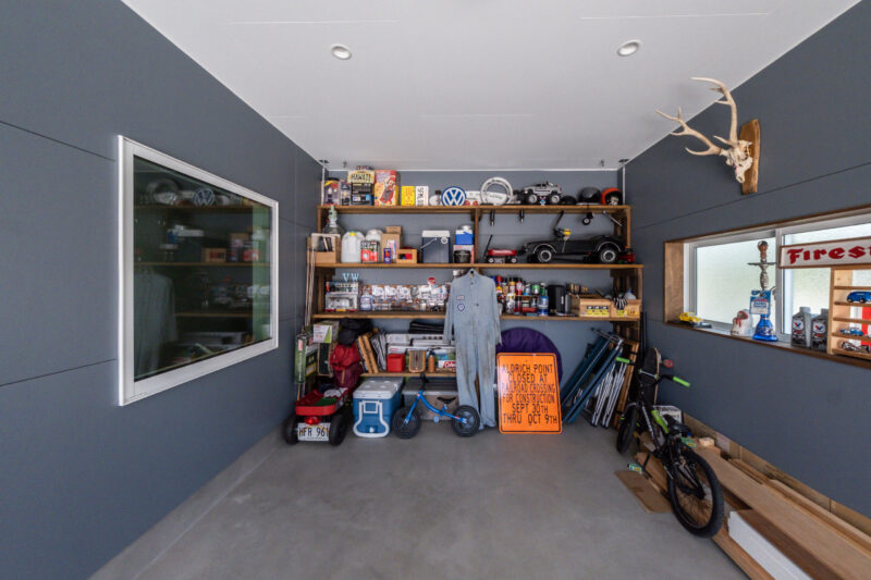 インナーガレージのある平屋のカリフォルニアスタイル