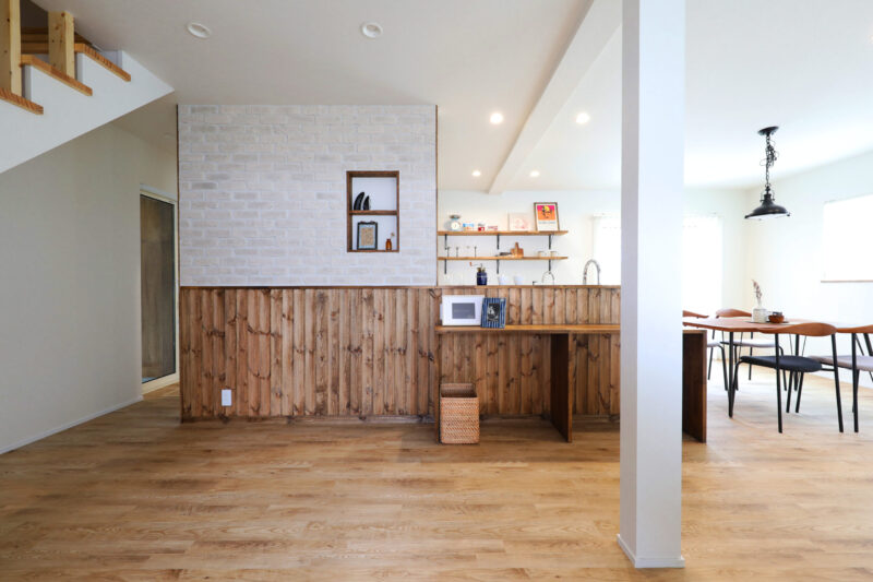 25帖の広々カリフォルニアスタイルリビング