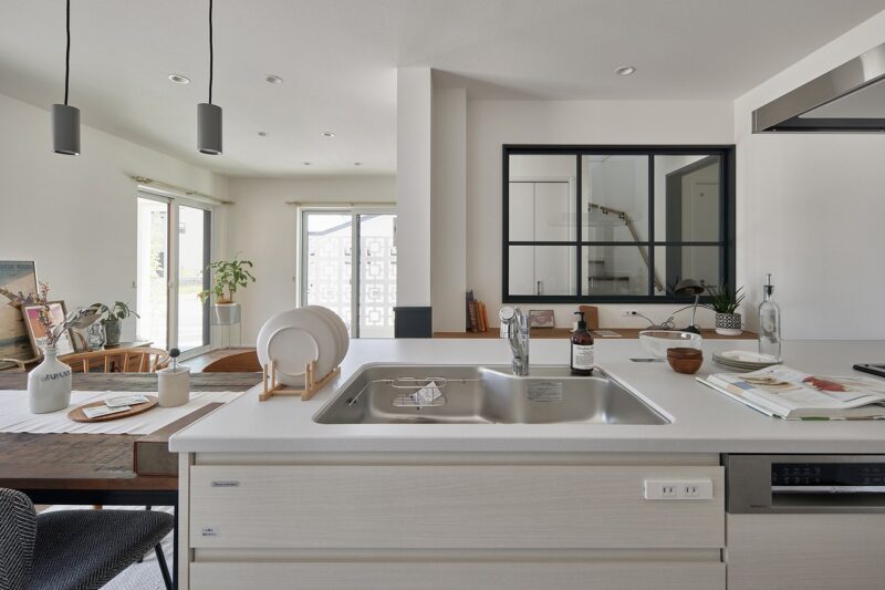 白を基調にしたキッチン