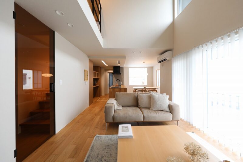 吹抜けのある明るいLDK