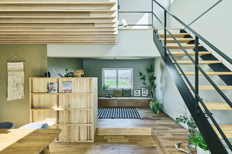 アイアン手摺が際立つLDK