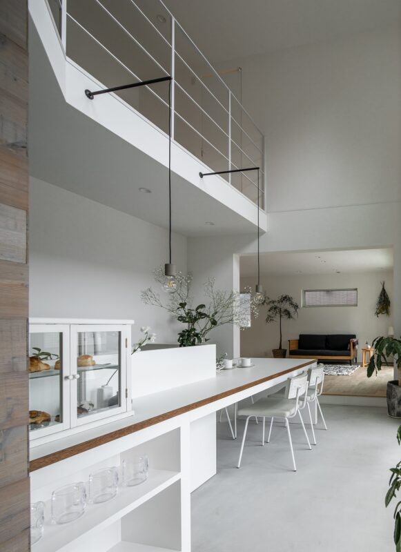 カウンタ－と一体型のテーブル